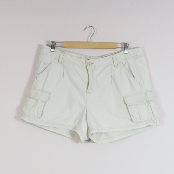 *G.H. Bass & Co. Beige Cargo Shorts - Picture 1 of 7